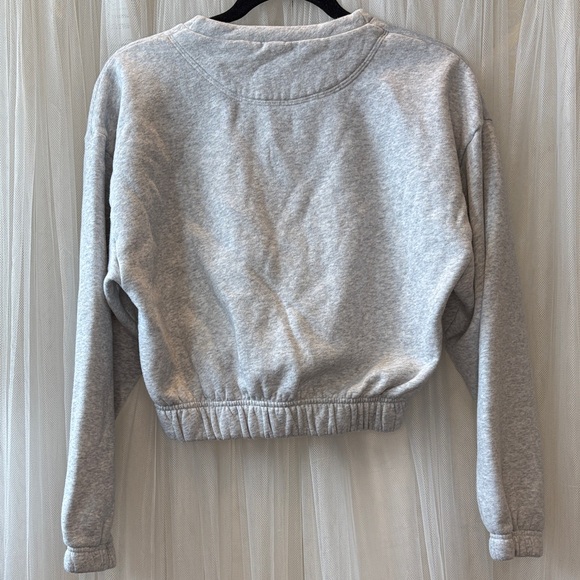 🔥4/$20 Adidas Light Gray Women's Cropped Sweatshirt - Picture 3 of 8